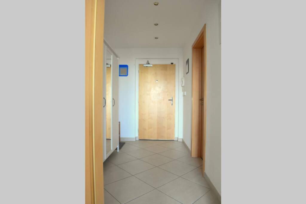 Modern Apartments - Airport 8Mins プラハ エクステリア 写真